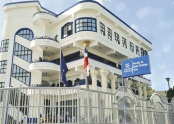 CECCOM desmantela dos fabricas clandestinas de alcohol en Monte Plata