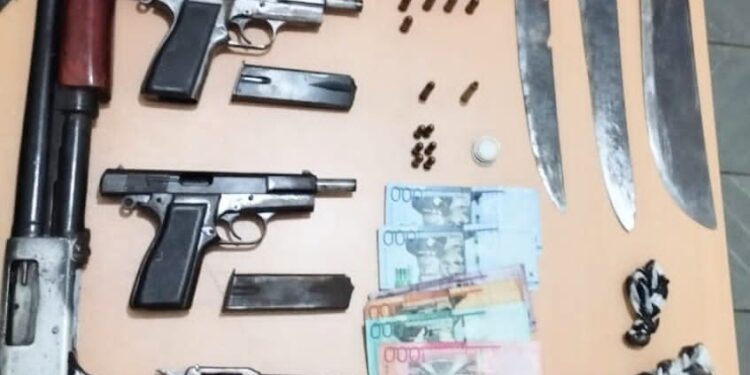 Policía apresa seis personas y ocupa cinco armas de fuego portadas de manera ilegal en Neyba, provincia Bahoruco