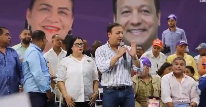 Abel Martínez proclama a Rosa Peña como candidata a alcalde Yaguate