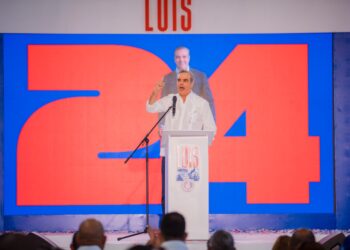 Abinader reitera llamado a la oposición a unirse en defensa de intereses de la nación