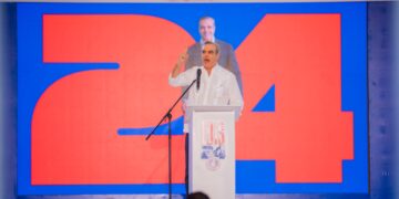 Abinader reitera llamado a la oposición a unirse en defensa de intereses de la nación