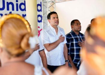 Roberto Ángel juramenta a regidor de Palo Alto y decenas de dirigentes del PLD en Barahona