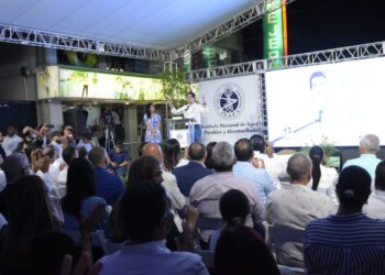 Wellington Arnaud   inicia alcantarillado sanitario en  provincia Hermanas Mirabal