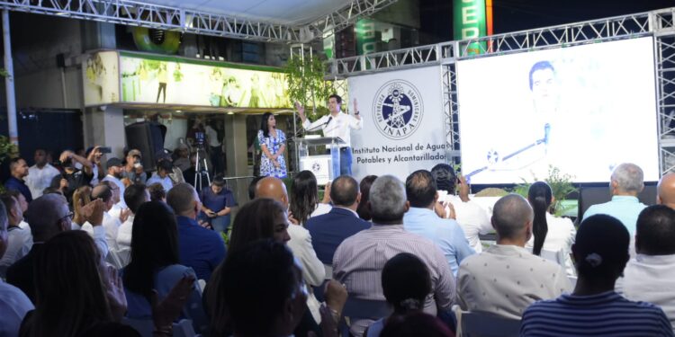 Wellington Arnaud   inicia alcantarillado sanitario en  provincia Hermanas Mirabal