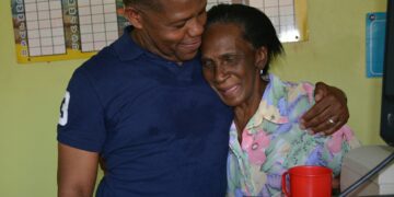 Adán Peguero desarrolla operativo de fumigación en SDE