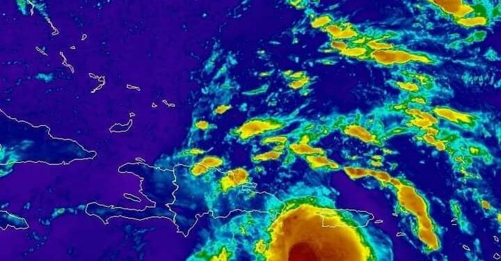 Phlippe se mantiene al este de las Antillas Menores