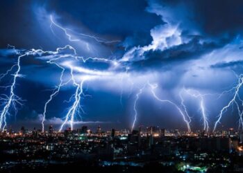 Tormenta eléctrica en India deja 12 muertos y heridos por caída de 61 mil rayos en dos horas