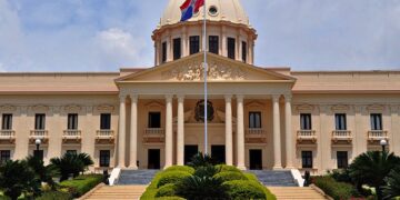 Presidente Abinader prohíbe entrada al país de 9 ciudadanos haitianos