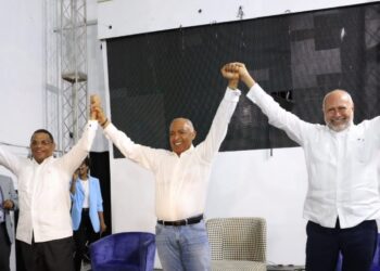 Merido Torres y Robert Arias pasan a apoyar la candidatura de Bertico Santana