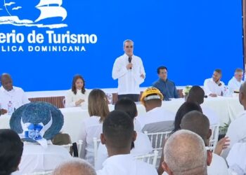 Presidente Abinader inaugura malecón de Caleta en La Romana