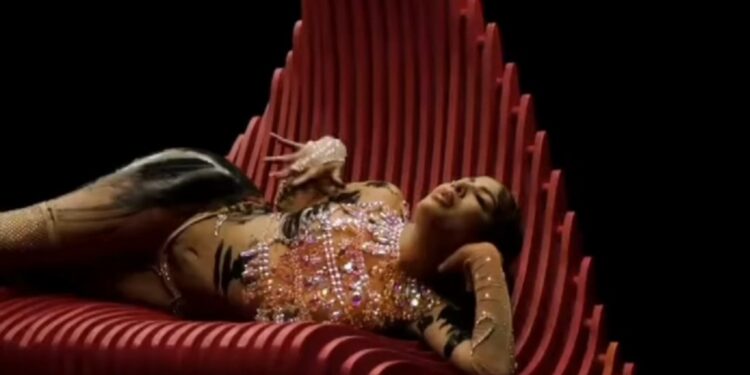 Yailin La Más Viral y Tekashi estrenan nuevo tema "Feefafo"