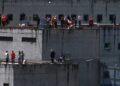 Reos mantienen retenidos a 57 guardias en cárcel de Ecuador