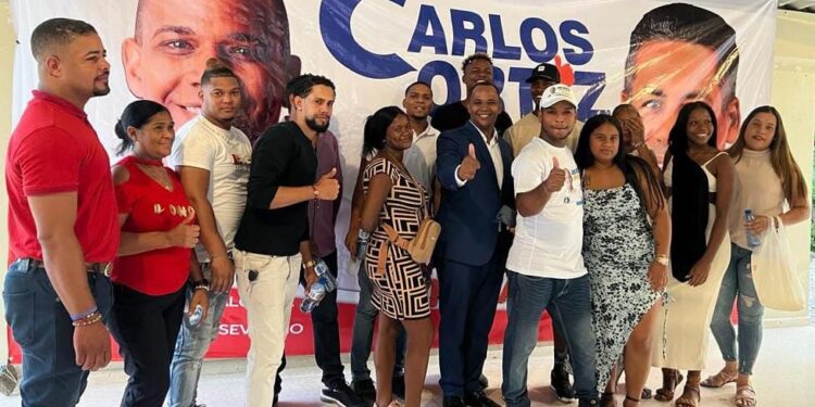 El precandidato a diputado Jairo Mercedes, realiza acto de juramentación en SDN