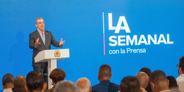 Abinader presenta en detalles los avances de la transformación policial