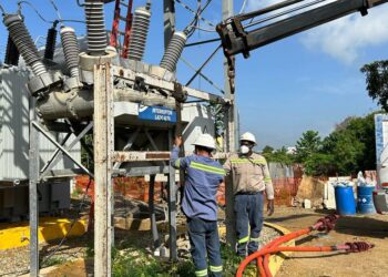 Edeeste restablece servicio eléctrico en varios de los circuitos afectados por incendio en SDN