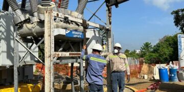 Edeeste restablece servicio eléctrico en varios de los circuitos afectados por incendio en SDN