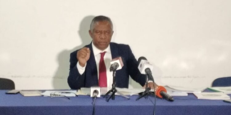 Juan Colón: Libros de textos impresos por el Ministerio de Educación están repletos de faltas graves e incorregibles