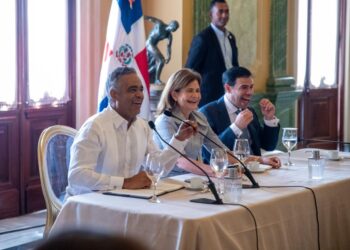 Vicepresidenta Raquel Peña, ministro de la Presidencia y director de Propeep pasan balance