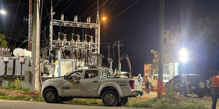 Edeeste restablece suministro de energía de subestación en SDN afectada por incendio