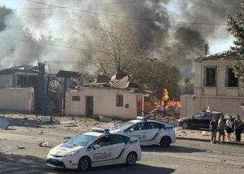 Putin volvió a bombardear la ciudad natal de Zelensky con misiles: Un muerto y 44 heridos