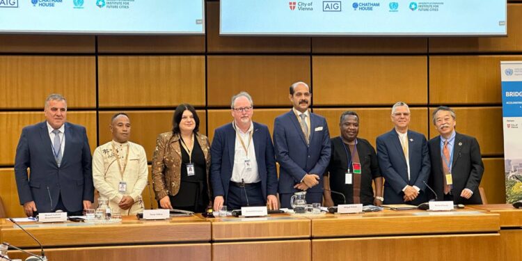 Alcalde Manuel Jiménez plantea incluir a los niños en la lucha contra el cambio climático