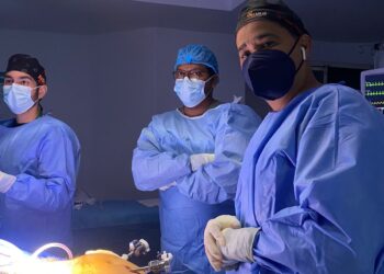 Especialistas del Grupo Urus realizan primeros procedimientos de prostatectomía radicales robóticas en la Capital