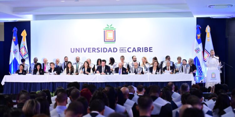 UNICARIBE gradúa 437 nuevos profesionales