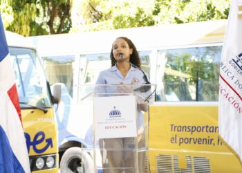 Ponen en marcha Movilidad Escolar con 220 autobuses en la Regional 15