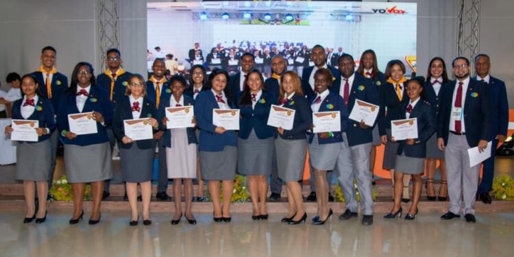 Iglesia Adventista en el Sureste gradúa 533 nuevos líderes para servir la juventud dominicana