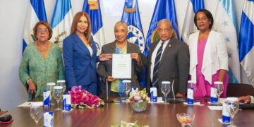 PARLACEN reconoce a Guadalupe Valdez como “Mujer Destacada 2023” de la República Dominicana