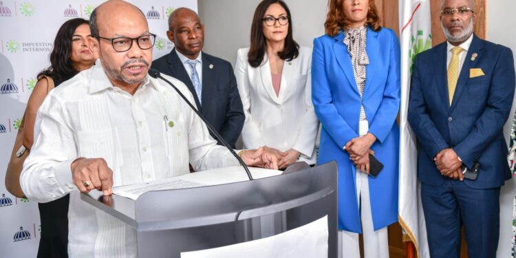 DGII abre nuevo Centro de Vehículos de Motor que facilitará trámites de contribuyentes