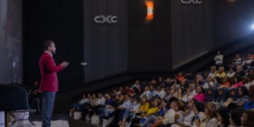 Expertos en finanzas aseguran IA beneficiará ciudadanos para que tomen decisiones financieras más efectivas