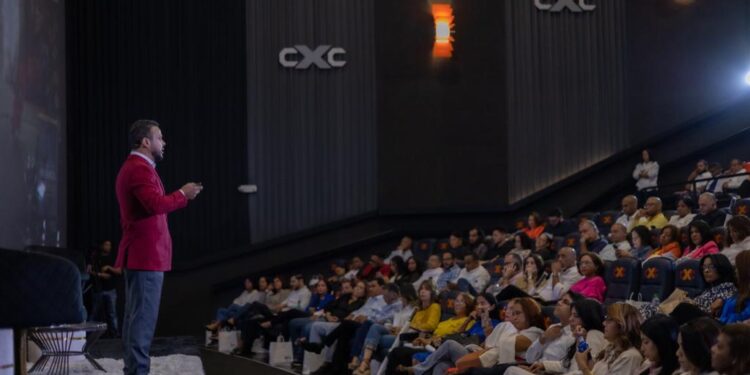 Expertos en finanzas aseguran IA beneficiará ciudadanos para que tomen decisiones financieras más efectivas