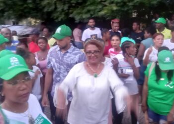 Precandidata a senadora por la Fuerza del Pueblo recibe apoyo de varias comunidades de la provincia Peravia
