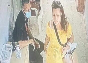 Mujer que robó recién nacida de hospital la sacó del centro en un bulto