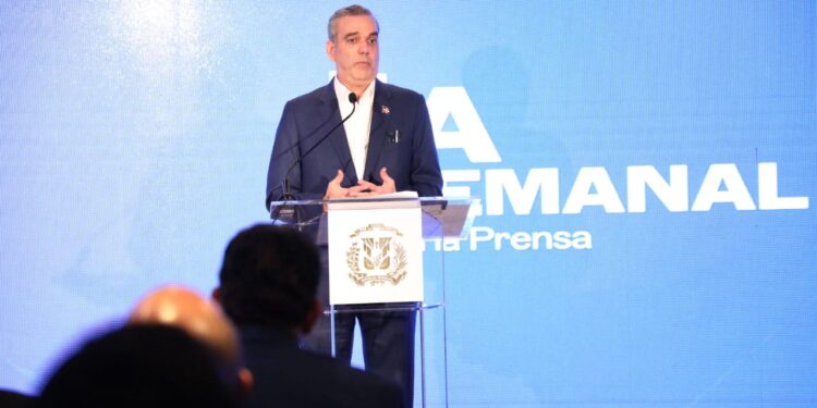 Luis Abinader continúa versión del espacio de diálogo directo en "La Semanal con la prensa"