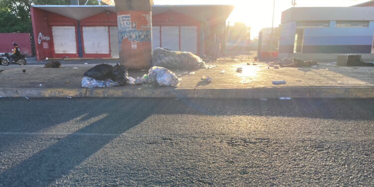 Vagabundos arrabalizan perímetro de las avenidas Máximo Gómez y Nicolás de Ovando