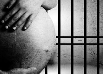 Embarazo en adolescente “es una condena”