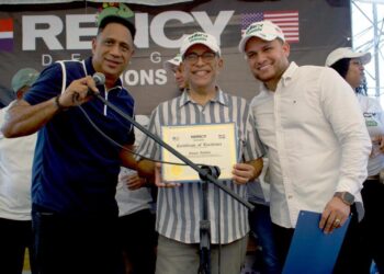 Rency Designs Donations USA, realiza  donaciones de útiles escolares a niños de escasos recursos