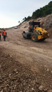MOPC anuncia programa de circulación vehicular en carretera Barahona-Enriquillo debido a derrumbe