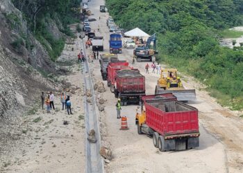 MOPC anuncia programa de circulación vehicular en carretera Barahona-Enriquillo debido a derrumbe