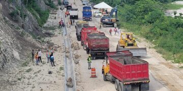 MOPC anuncia programa de circulación vehicular en carretera Barahona-Enriquillo debido a derrumbe