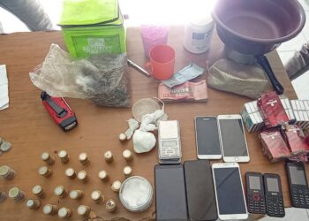 Policía apresa dos hombres en Barahona buscados por estafa