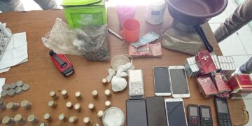 Policía apresa dos hombres en Barahona buscados por estafa