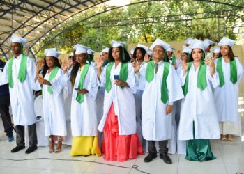Liceo de la CAASD gradúa a 28 bachilleres