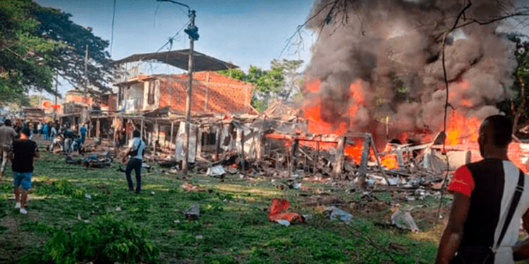 Atacan con explosivos una estación policial en Colombia