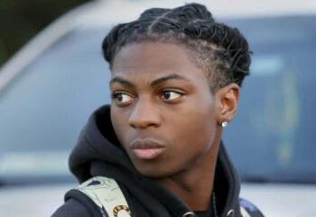 Estudiante negro suspendido por tener rastas presenta demanda en Texas