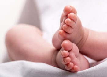 Recuperan bebé raptada en maternidad de Santiago