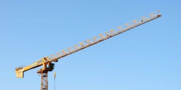 Al menos seis fallecidos y cinco heridos tras colapsar grúa en el centro de China