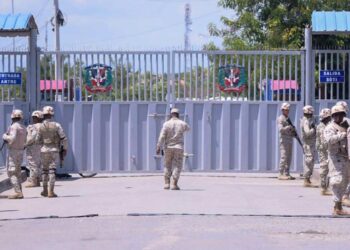 Autoridades dominicanas disponen cierre de la frontera y cero visas para haitianos